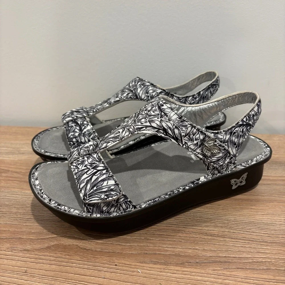 Alegria Kendra Night Leaf Wedge Sandal Womens Black White Floral size 38 KEN-769